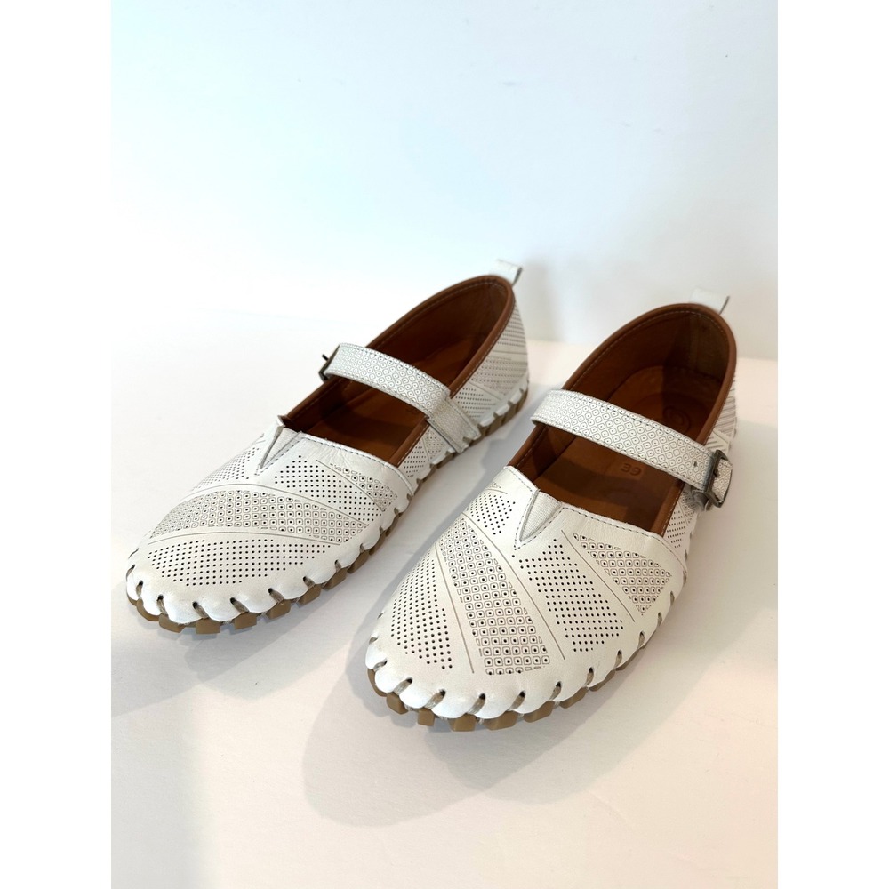 Biza White Leather‎ Laser Cut Mary Jane Flats Shoes Women 39/8 Comfort Travel
